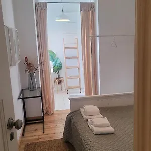 Tiny With Private Bathroom - Bairro Alto Lissabon